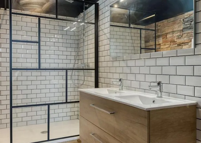 Jonathan Avec Place De Parking Rouen