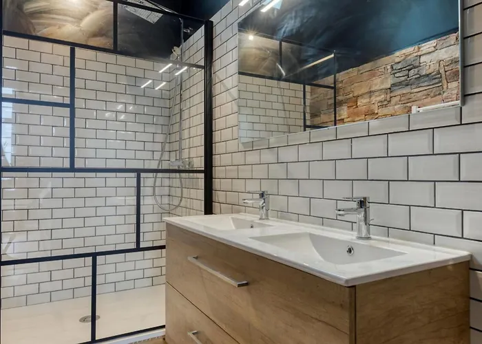 Jonathan Avec Place De Parking Rouen